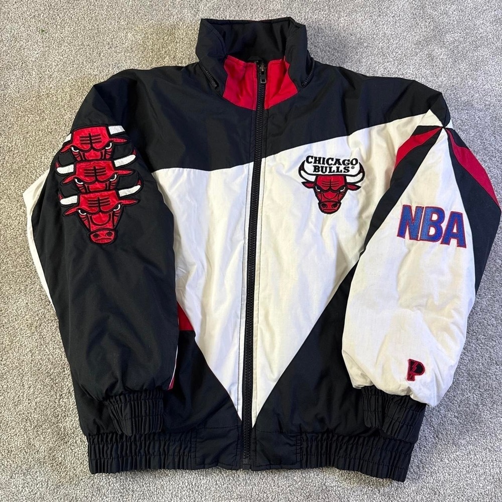 Vintage 1990s Chicago Bulls Pro Player Puffer Jacket Embroidered NBA Medium